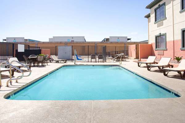 Pool - Baymont Inn & Suites West Phoenix - I-10, Exit 137 & 139
