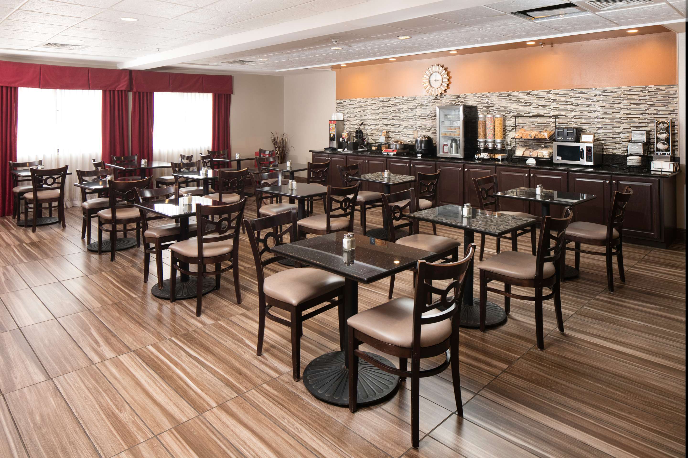 ALSARA Breakfast Area | Sleep Inn & Suites North Mobile Saraland