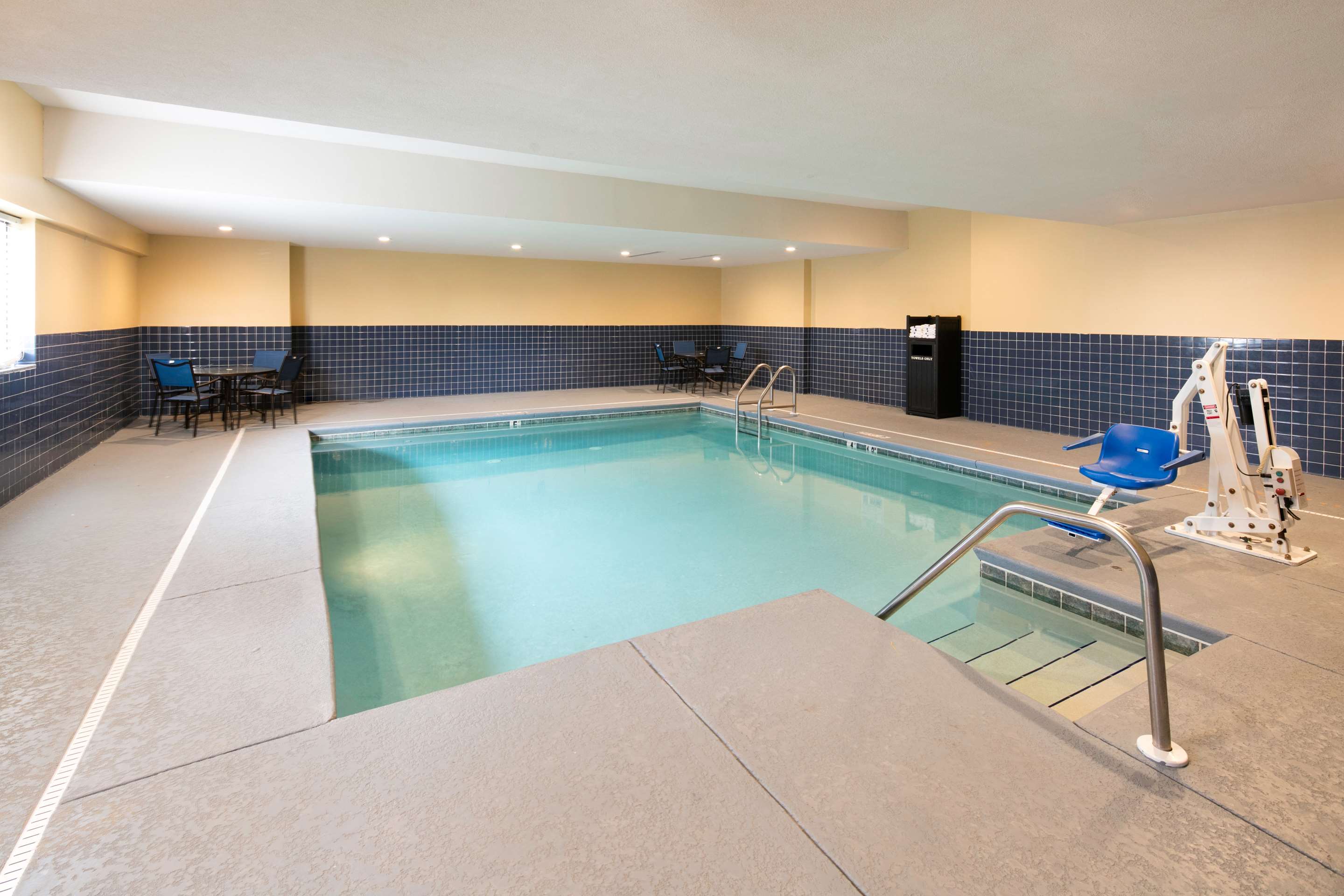 ALSARA Indoor Pool | Sleep Inn & Suites North Mobile Saraland