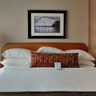 Suite - Embassy Inn Victoria