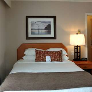 Suite - Embassy Inn Victoria