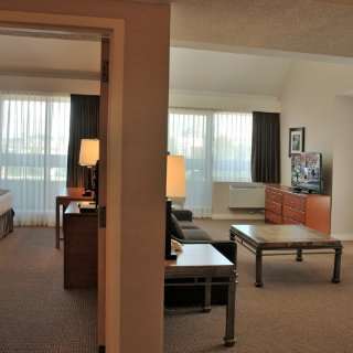 Suite - Embassy Inn Victoria