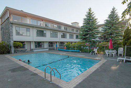 Pool - Embassy Inn Victoria