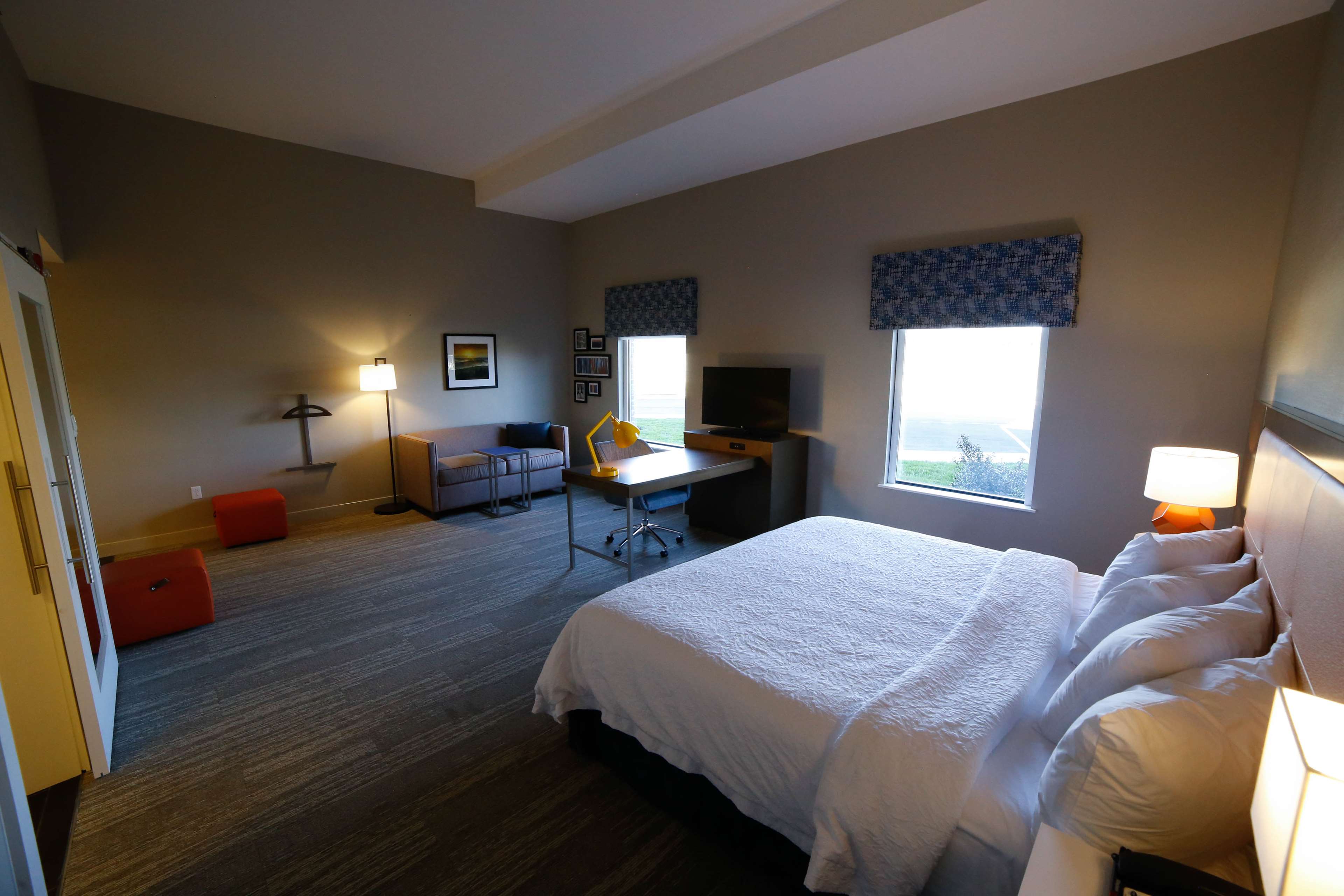 Hampton Inn & Suites by Hilton Forest City Room Type - 1KN HEARING ACC STUDIO NS