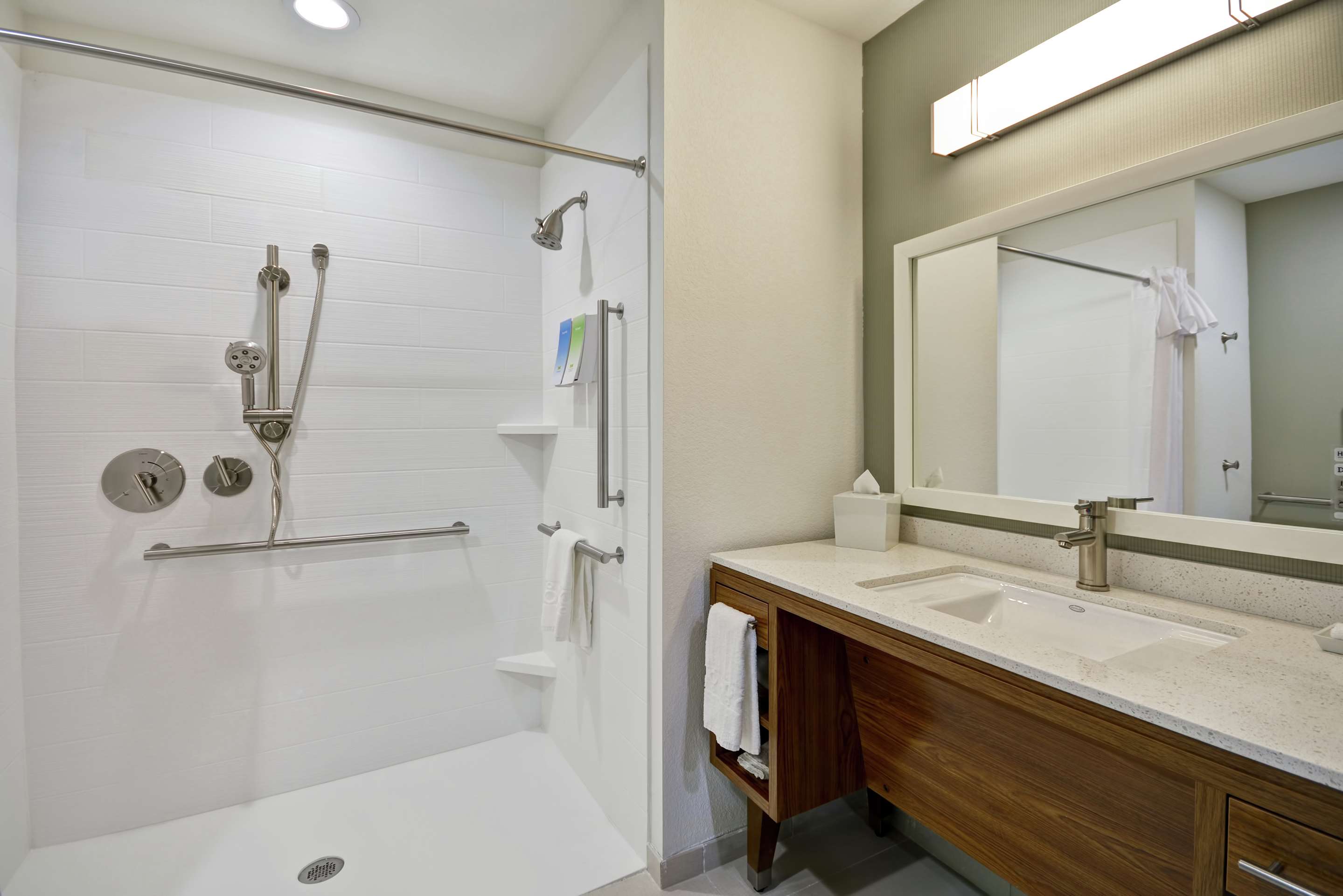 Guest room bath