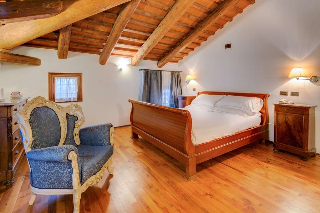 Best Western Plus Hotel Villa Tacchi-guestroom-Guest Room,Bed,Queen bed,Suite,On-Site,Sofabed,Family,Guest Room - Whole Room.jpg