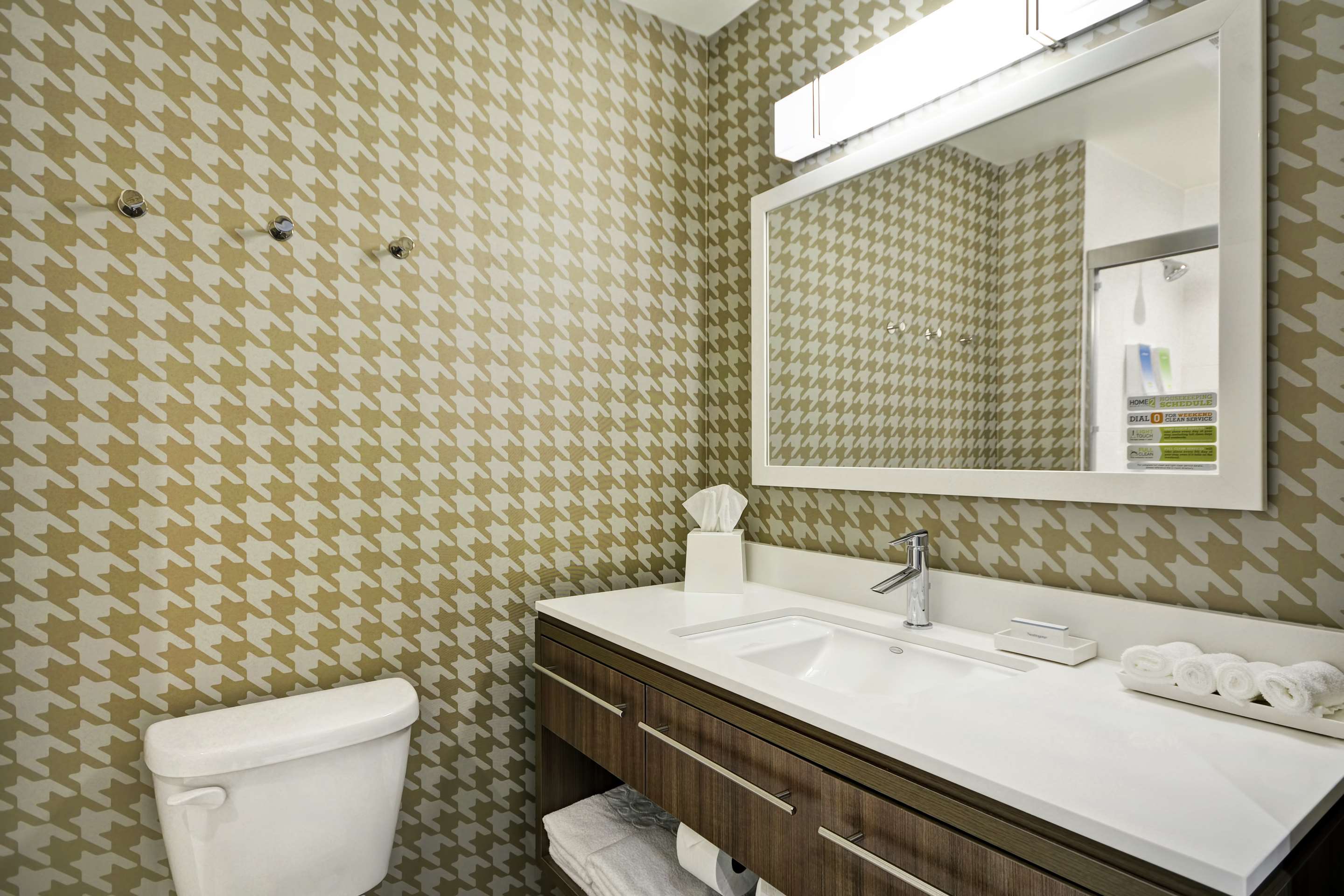 Guest room bath