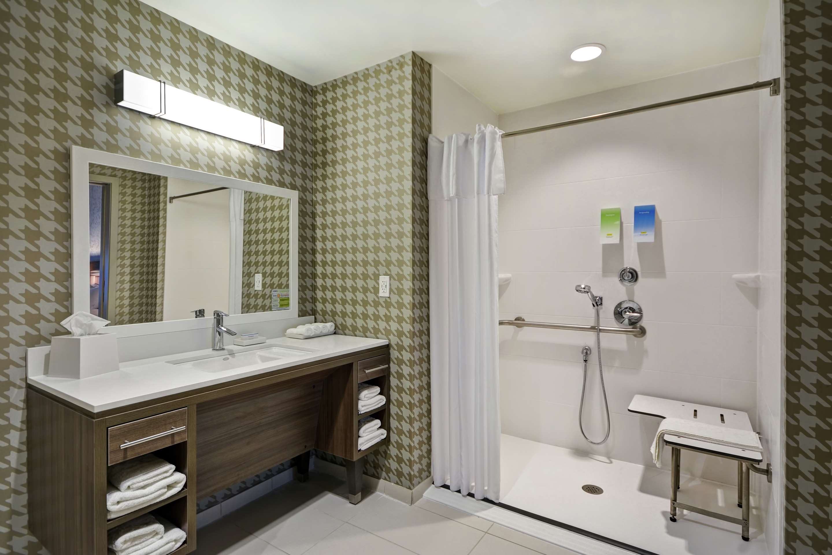 Guest room bath