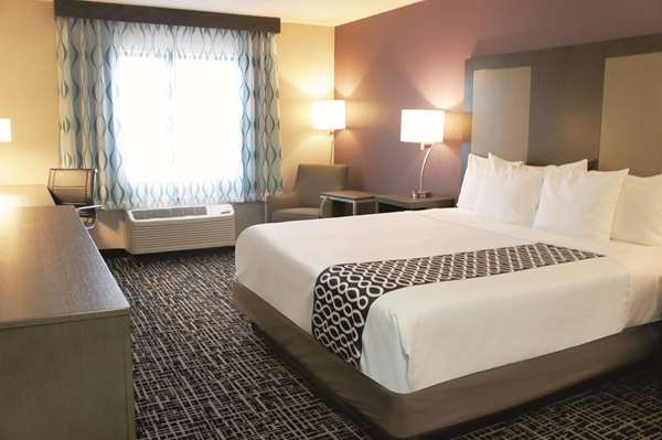  - La Quinta Inn & Suites Airport Wichita