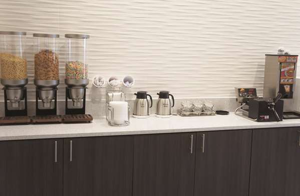  - La Quinta Inn & Suites Airport Wichita