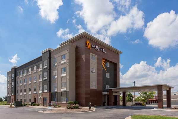 Exterior view - La Quinta Inn & Suites Airport Wichita