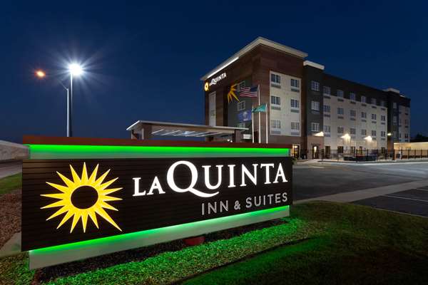 Exterior view - La Quinta Inn & Suites Airport Wichita