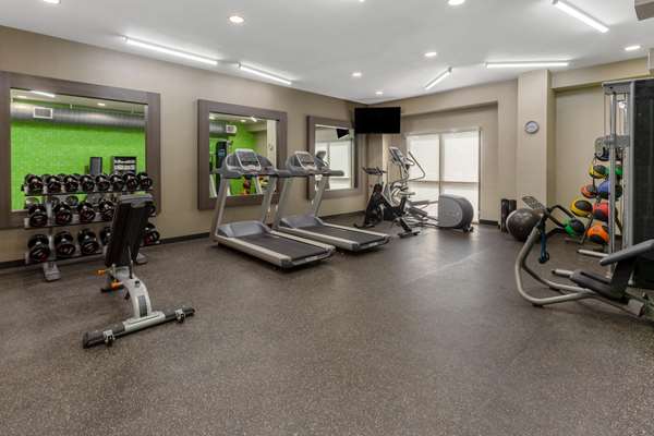 Fitness/ Exercise Room - La Quinta Inn & Suites Airport Wichita