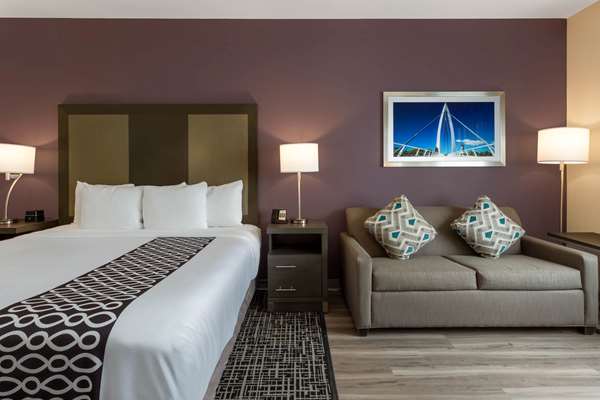  - La Quinta Inn & Suites Airport Wichita