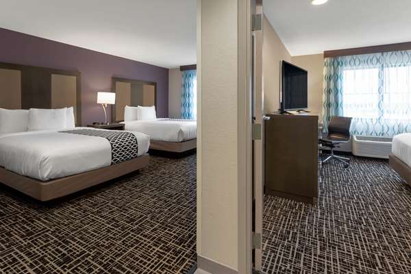 Suite - La Quinta Inn & Suites Airport Wichita