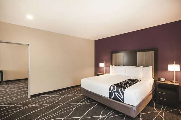 Suite - La Quinta Inn & Suites Arboretum Garland - I-635, Exit 11A