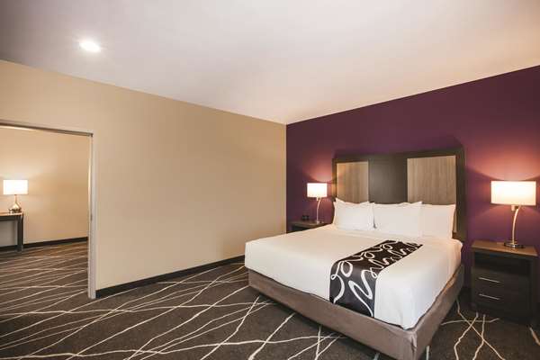 Suite - La Quinta Inn & Suites Arboretum Garland - I-635, Exit 11A