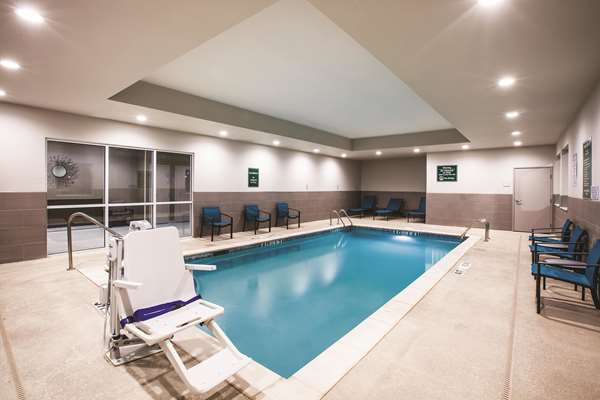 Pool - La Quinta Inn & Suites Arboretum Garland - I-635, Exit 11A