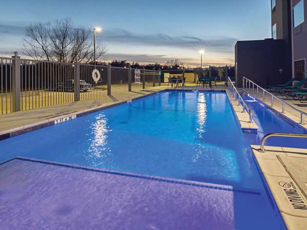 Pool - La Quinta Inn & Suites Wylie