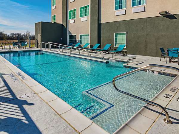 Pool - La Quinta Inn & Suites Wylie