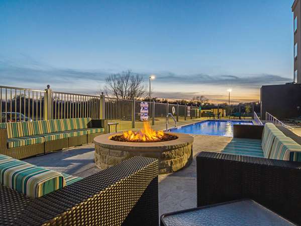 Pool - La Quinta Inn & Suites Wylie