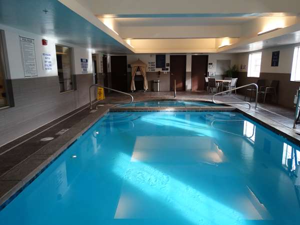 Pool - Best Western Duchesne Inn