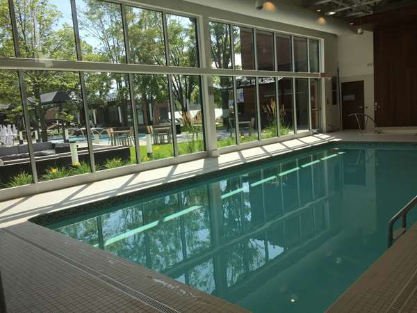 Pool - OTL Gouverneur Hotel Chicoutimi