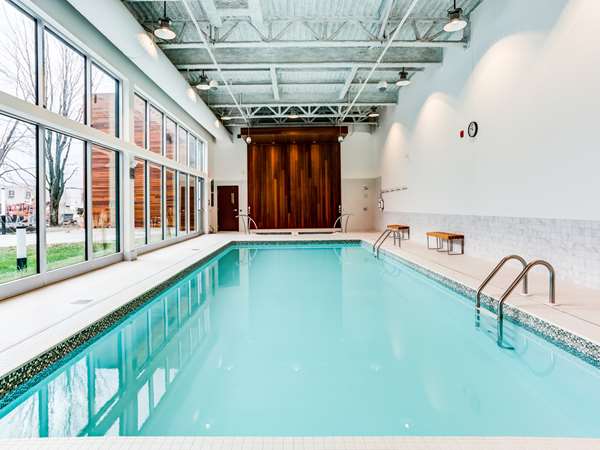 Pool - OTL Gouverneur Hotel Chicoutimi