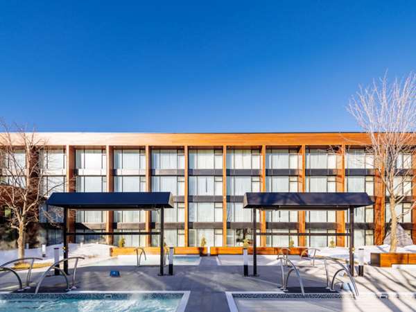 Pool - OTL Gouverneur Hotel Chicoutimi