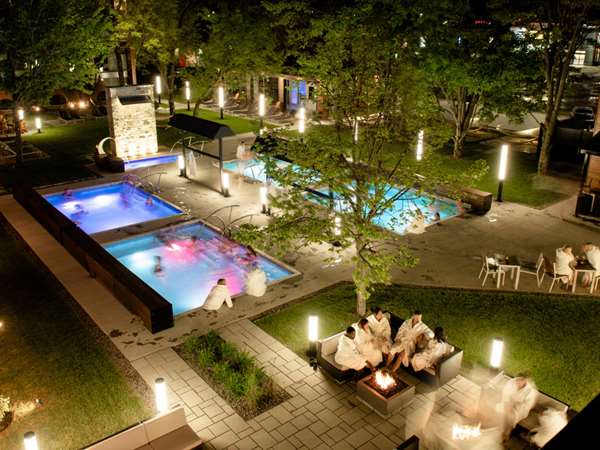 Pool - OTL Gouverneur Hotel Chicoutimi