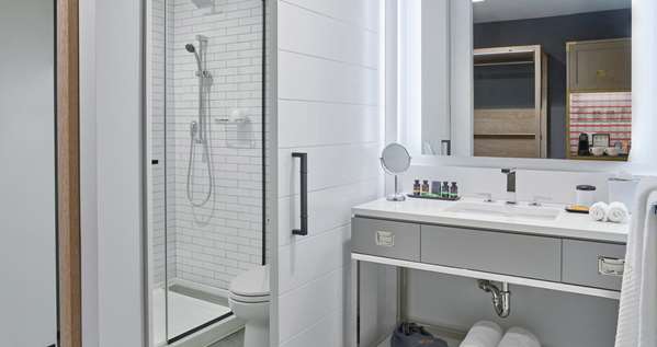  - Canopy by Hilton Hotel Pearl District Portland - I-405, Exit 2B