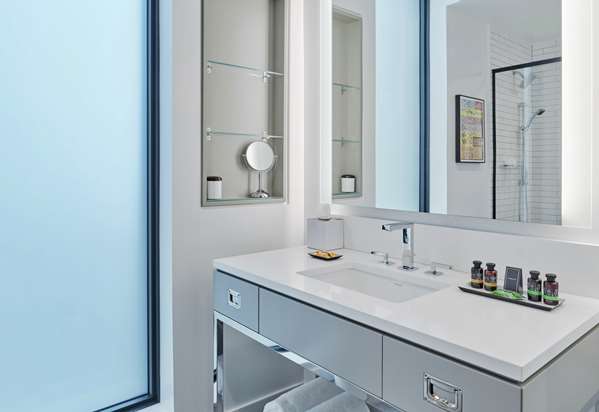  - Canopy by Hilton Hotel Pearl District Portland - I-405, Exit 2B