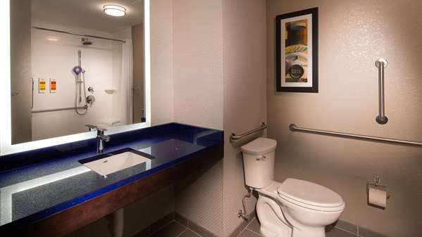  - GLo Best Western Asheville Hotel - I-240, Exit 7