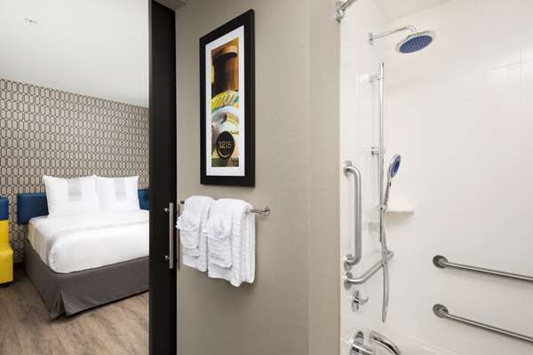  - GLo Best Western Asheville Hotel - I-240, Exit 7