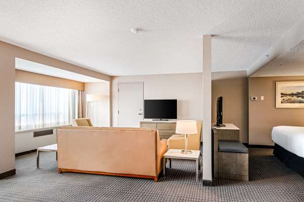Suite - Best Western Premier Calgary Plaza Hotel & Conference Centre