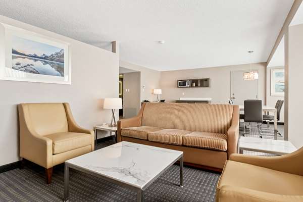 Suite - Best Western Premier Calgary Plaza Hotel & Conference Centre