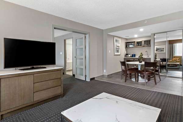  - Best Western Premier Calgary Plaza Hotel & Conference Centre