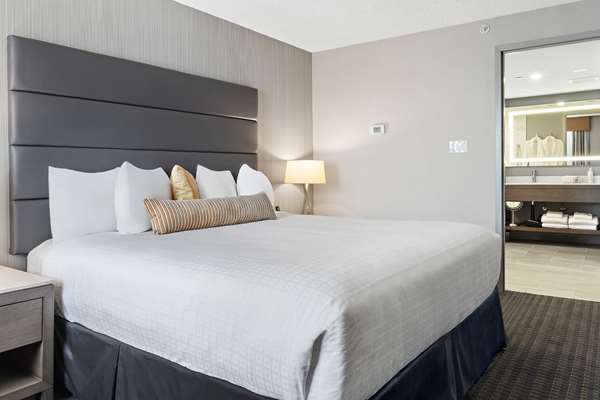 Suite - Best Western Premier Calgary Plaza Hotel & Conference Centre