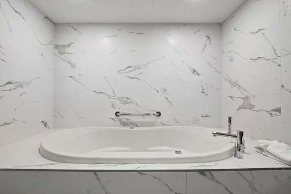 Suite - Best Western Premier Calgary Plaza Hotel & Conference Centre