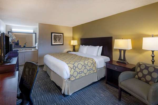  - Baymont Inn & Suites Columbus - I-185, Exit 8