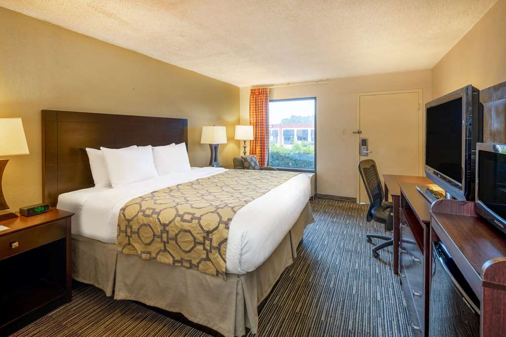 Park Inn by Radisson, Columbus State University Area - Tap to explore photos