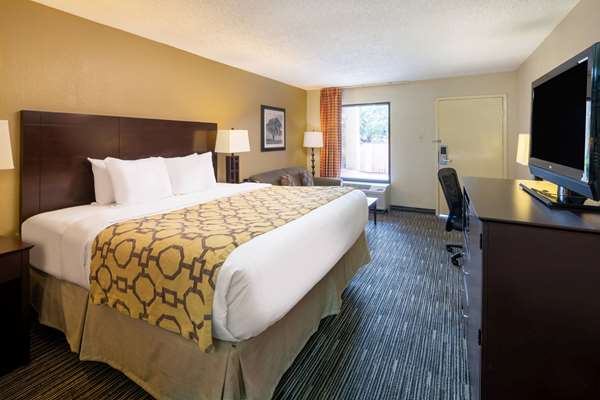 Suite - Baymont Inn & Suites Columbus - I-185, Exit 8