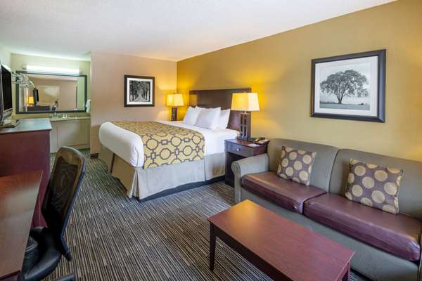 Suite - Baymont Inn & Suites Columbus - I-185, Exit 8