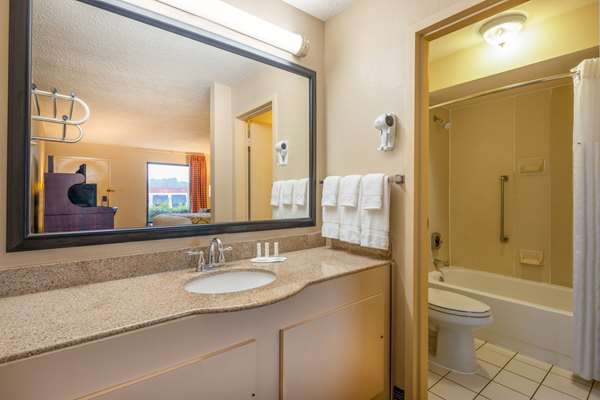  - Baymont Inn & Suites Columbus - I-185, Exit 8