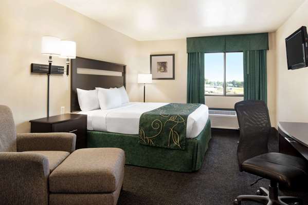  - Baymont Inn & Suites Glenwood