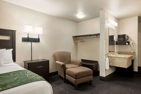  - Baymont Inn & Suites Glenwood