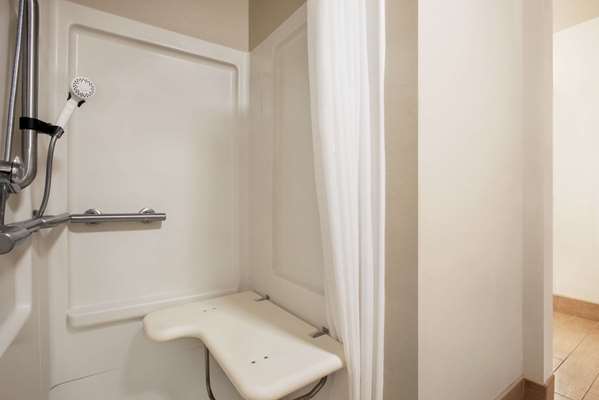  - Baymont Inn & Suites Glenwood