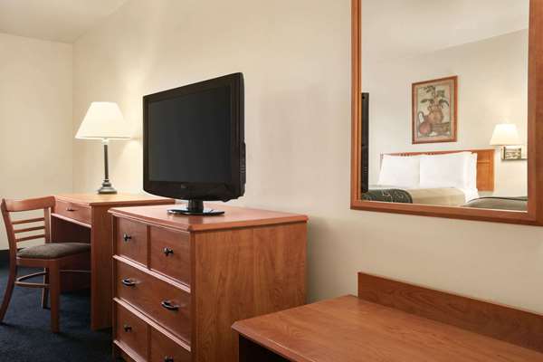  - Baymont Inn & Suites Buffalo Airport Cheektowaga - I-90, Exit 52