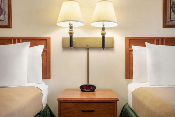  - Baymont Inn & Suites Buffalo Airport Cheektowaga - I-90, Exit 52