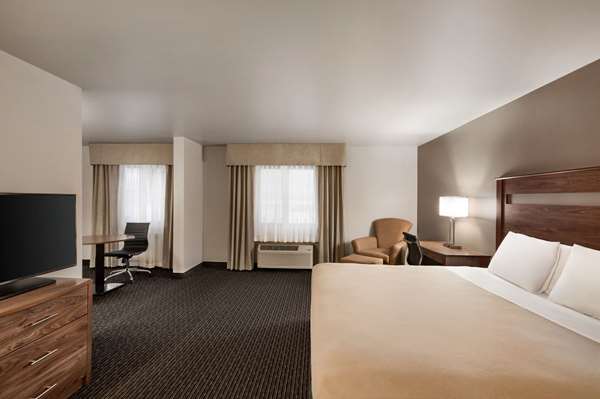 Suite - Baymont Inn & Suites Buffalo Airport Cheektowaga - I-90, Exit 52